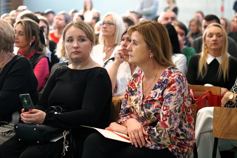 DZIEN NAUCZYCIELA I �LUBOWANIE KLAS PIERWSZYCH