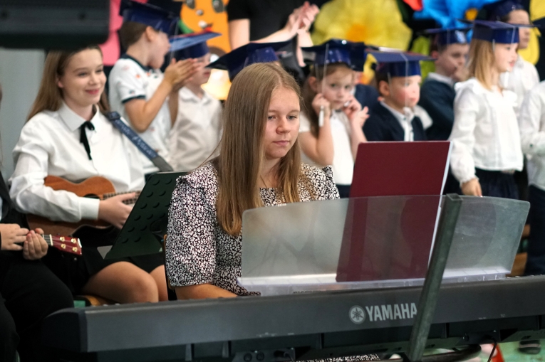 DZIEN NAUCZYCIELA I �LUBOWANIE KLAS PIERWSZYCH