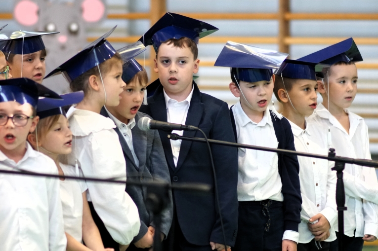 DZIEN NAUCZYCIELA I �LUBOWANIE KLAS PIERWSZYCH