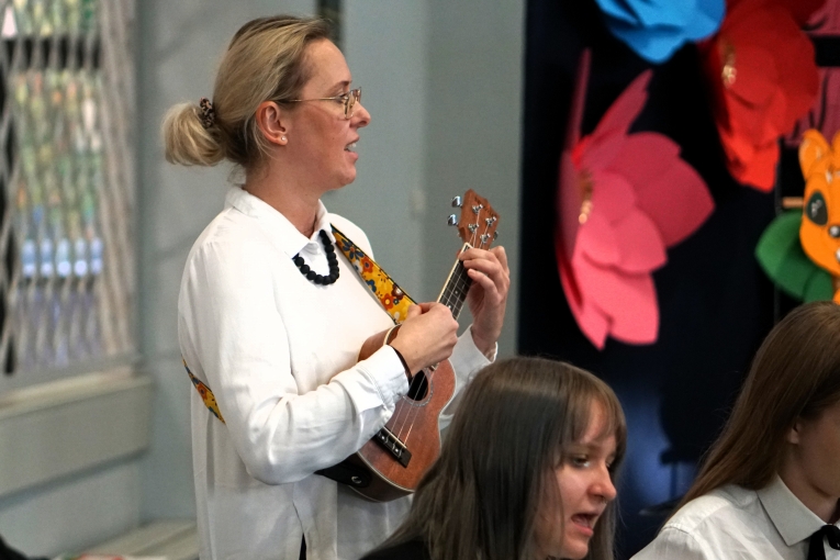 DZIEN NAUCZYCIELA I �LUBOWANIE KLAS PIERWSZYCH