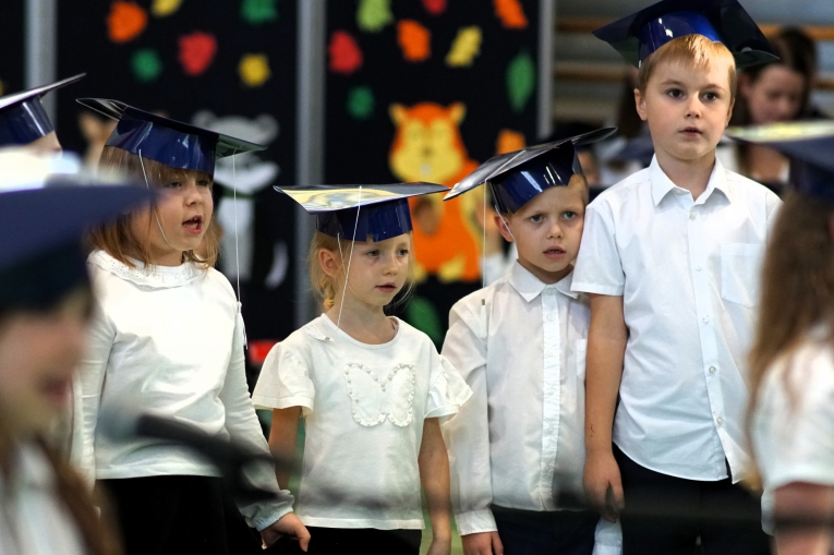 DZIEN NAUCZYCIELA I �LUBOWANIE KLAS PIERWSZYCH