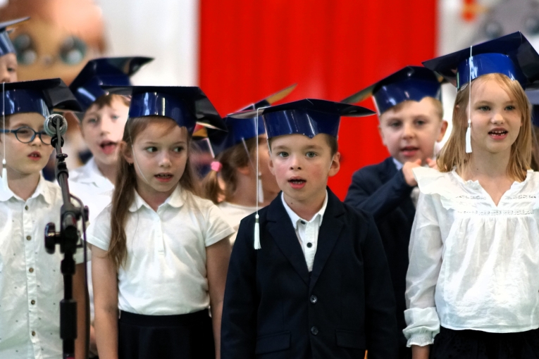 DZIEN NAUCZYCIELA I �LUBOWANIE KLAS PIERWSZYCH