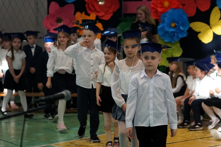 DZIEN NAUCZYCIELA I �LUBOWANIE KLAS PIERWSZYCH