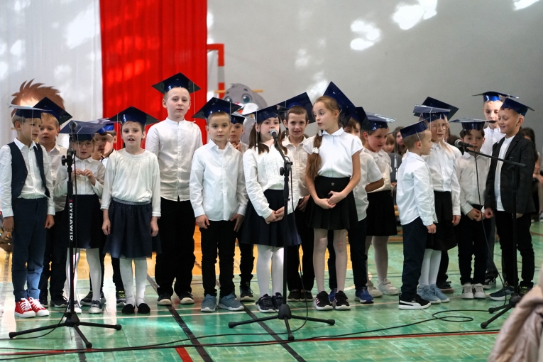 DZIEN NAUCZYCIELA I �LUBOWANIE KLAS PIERWSZYCH