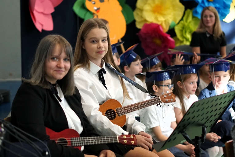 DZIEN NAUCZYCIELA I �LUBOWANIE KLAS PIERWSZYCH