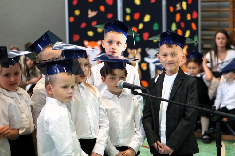 DZIEN NAUCZYCIELA I �LUBOWANIE KLAS PIERWSZYCH