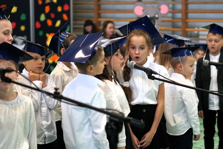 DZIEN NAUCZYCIELA I �LUBOWANIE KLAS PIERWSZYCH