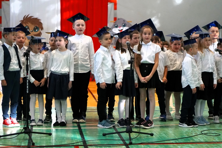 DZIEN NAUCZYCIELA I �LUBOWANIE KLAS PIERWSZYCH