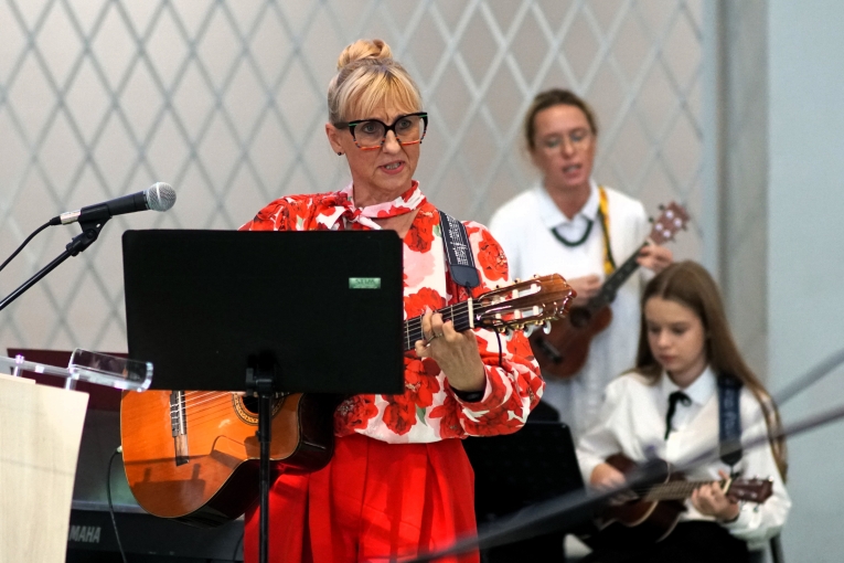 DZIEN NAUCZYCIELA I �LUBOWANIE KLAS PIERWSZYCH