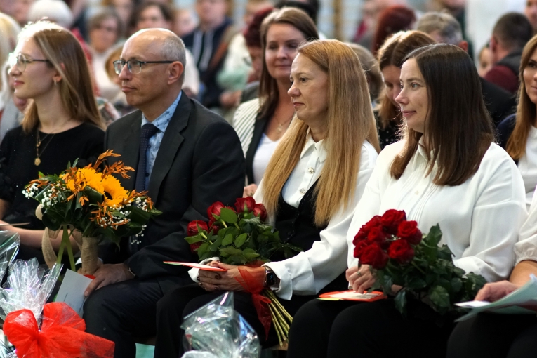 DZIEN NAUCZYCIELA I �LUBOWANIE KLAS PIERWSZYCH