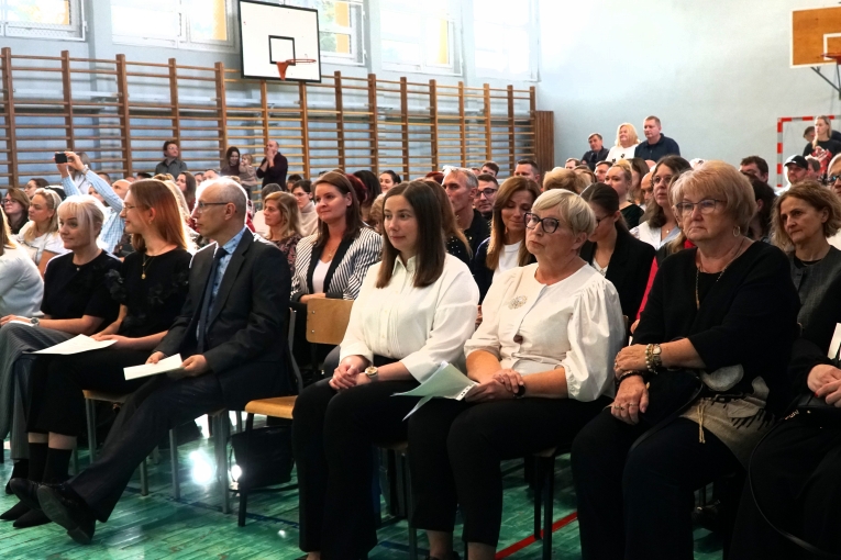 DZIEN NAUCZYCIELA I �LUBOWANIE KLAS PIERWSZYCH