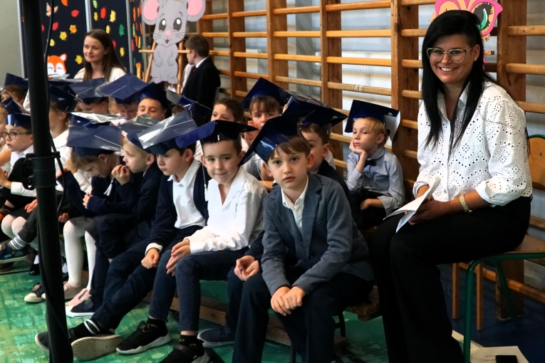 DZIEN NAUCZYCIELA I �LUBOWANIE KLAS PIERWSZYCH