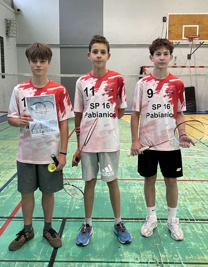 POWIATOWE IGRZYSKA M�ODZIE�Y SZKOLNEJ W BADMINTONIE