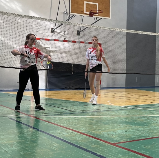 POWIATOWE IGRZYSKA M�ODZIE�Y SZKOLNEJ W BADMINTONIE