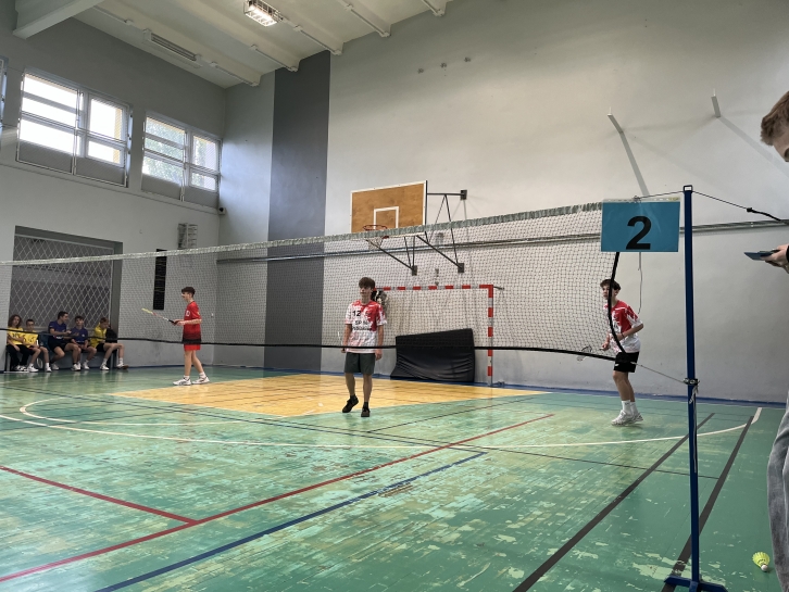 POWIATOWE IGRZYSKA M�ODZIE�Y SZKOLNEJ W BADMINTONIE