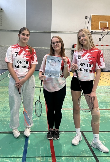 POWIATOWE IGRZYSKA M�ODZIE�Y SZKOLNEJ W BADMINTONIE