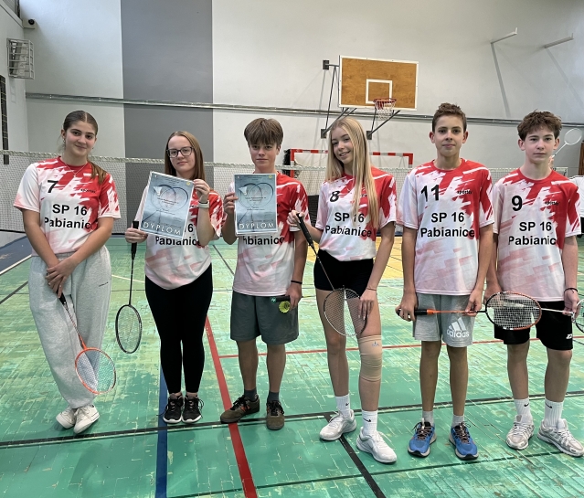POWIATOWE IGRZYSKA M�ODZIE�Y SZKOLNEJ W BADMINTONIE