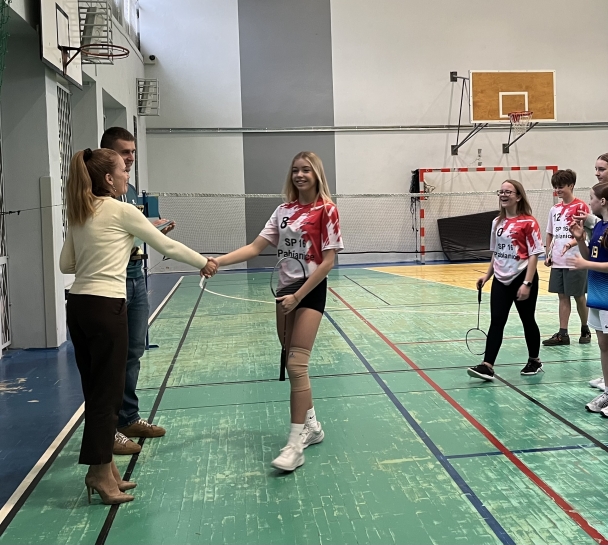 POWIATOWE IGRZYSKA M�ODZIE�Y SZKOLNEJ W BADMINTONIE
