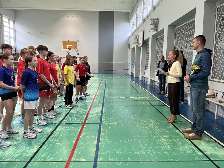 POWIATOWE IGRZYSKA M�ODZIE�Y SZKOLNEJ W BADMINTONIE