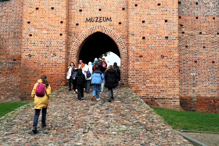 WYCIECZKA DO KOPALNI SOLI W K�ODAWIE I ZAMKU W ��CZYCY