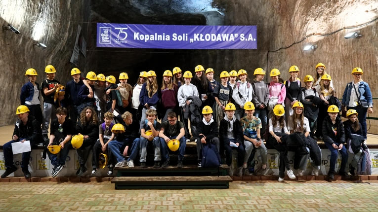 WYCIECZKA DO KOPALNI SOLI W K�ODAWIE I ZAMKU W ��CZYCY