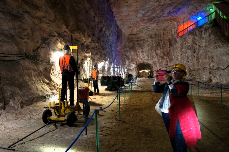 WYCIECZKA DO KOPALNI SOLI W K�ODAWIE I ZAMKU W ��CZYCY