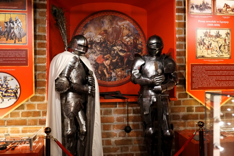 WYCIECZKA DO KOPALNI SOLI W K�ODAWIE I ZAMKU W ��CZYCY