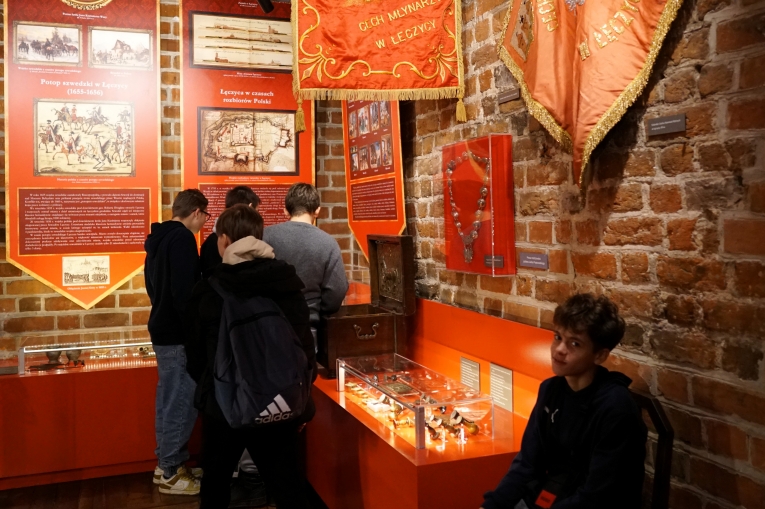 WYCIECZKA DO KOPALNI SOLI W K�ODAWIE I ZAMKU W ��CZYCY