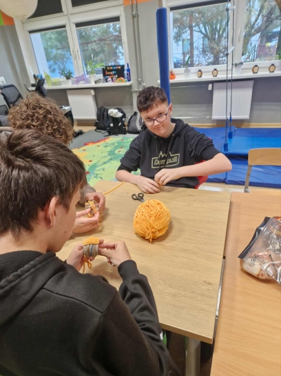 JESIENNE WARSZTATY KREATYWNO�CI DLA UCZNI�W Z SPE