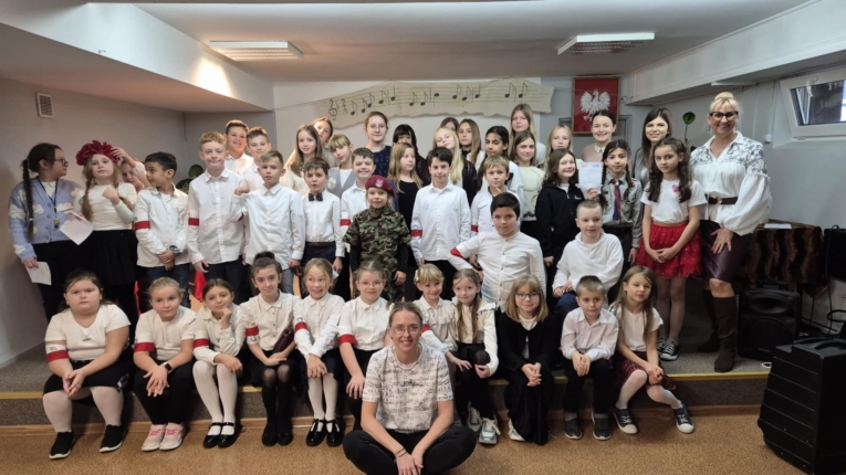 05.11 V KONKURS PIOSENKI PATRIOTYCZNEJ I �O�NIERSKIEJ 