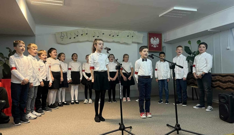 05.11 V KONKURS PIOSENKI PATRIOTYCZNEJ I �O�NIERSKIEJ 