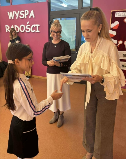 13.11 ROSTRZYGNI�CIE SZKOLENGO KONKURSU PIOSENKI PATRIOTYCZNEJ