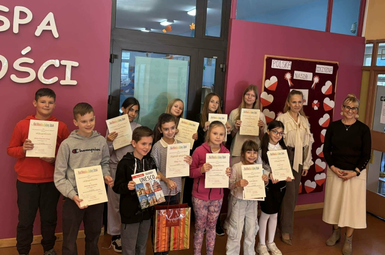 13.11 ROSTRZYGNI�CIE SZKOLENGO KONKURSU PIOSENKI PATRIOTYCZNEJ