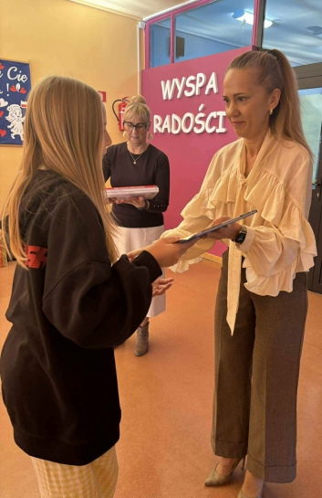 13.11 ROSTRZYGNI�CIE SZKOLENGO KONKURSU PIOSENKI PATRIOTYCZNEJ