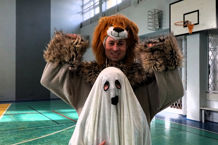 DZIE� POSTACI Z BAJEK