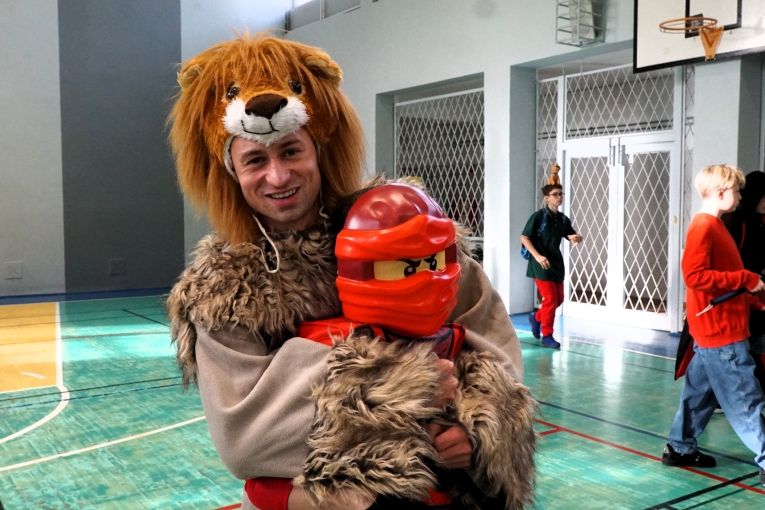 DZIE� POSTACI Z BAJEK