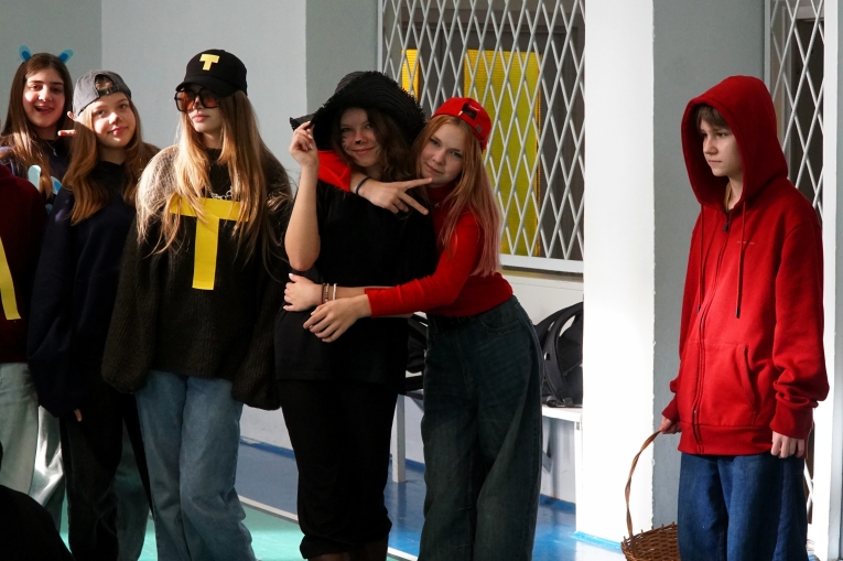 DZIE� POSTACI Z BAJEK