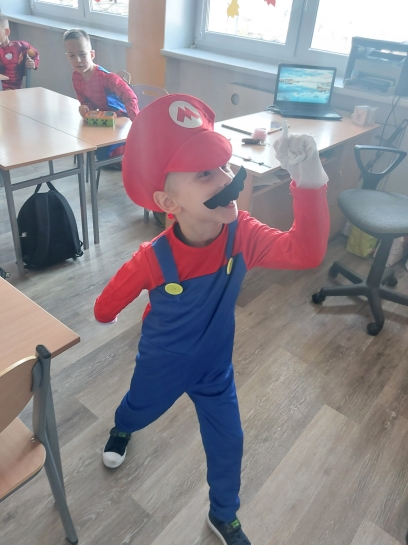 DZIE� POSTACI Z BAJEK