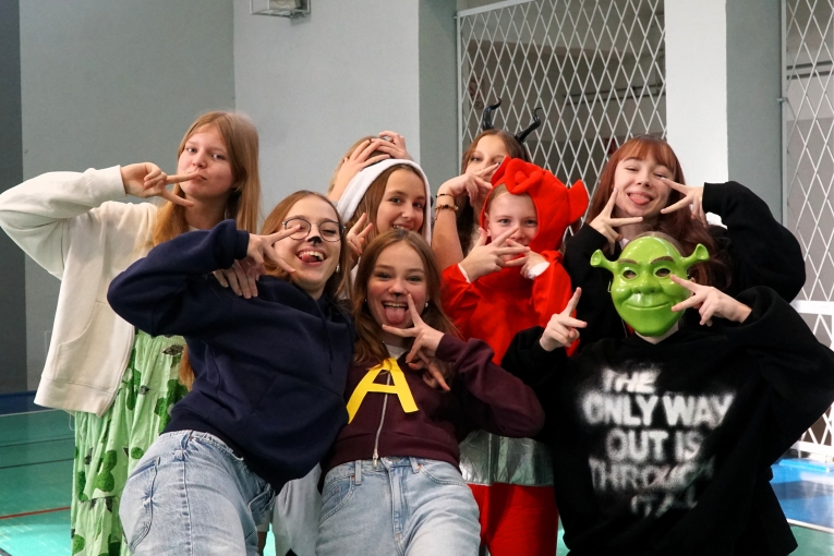 DZIE� POSTACI Z BAJEK