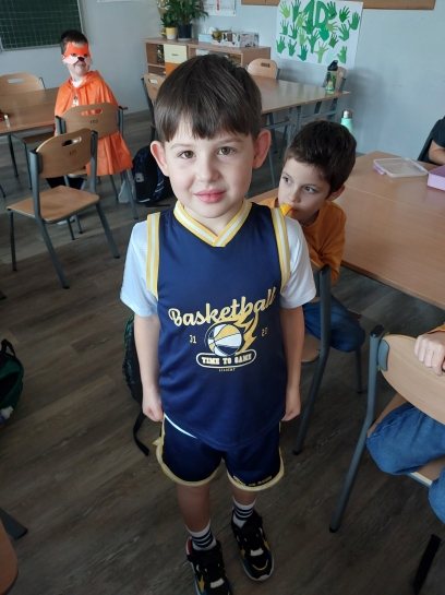 DZIE� POSTACI Z BAJEK