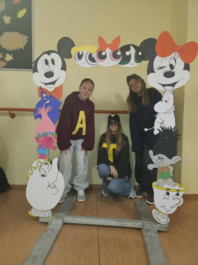 DZIE� POSTACI Z BAJEK