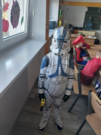 DZIE� POSTACI Z BAJEK