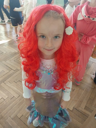 DZIE� POSTACI Z BAJEK