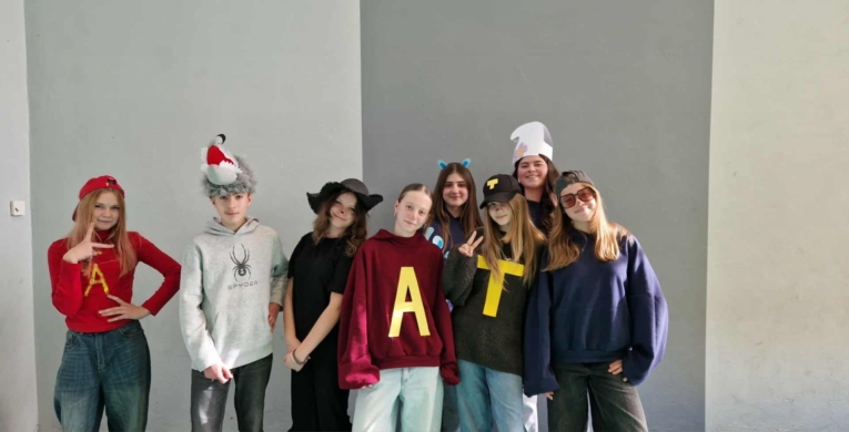 DZIE� POSTACI Z BAJEK