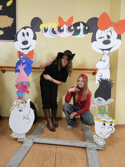 DZIE� POSTACI Z BAJEK