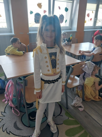 DZIE� POSTACI Z BAJEK