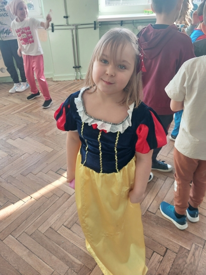 DZIE� POSTACI Z BAJEK