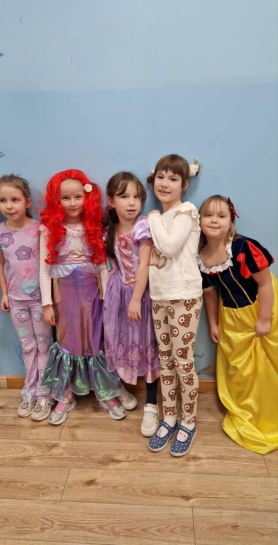 DZIE� POSTACI Z BAJEK