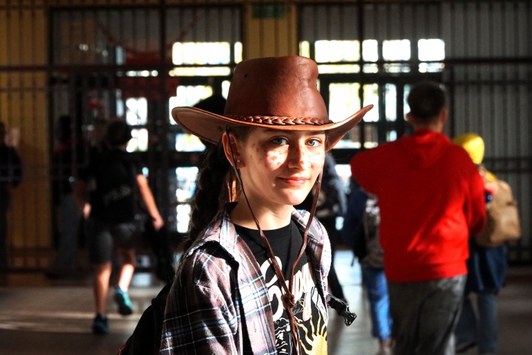 DZIE� POSTACI Z BAJEK