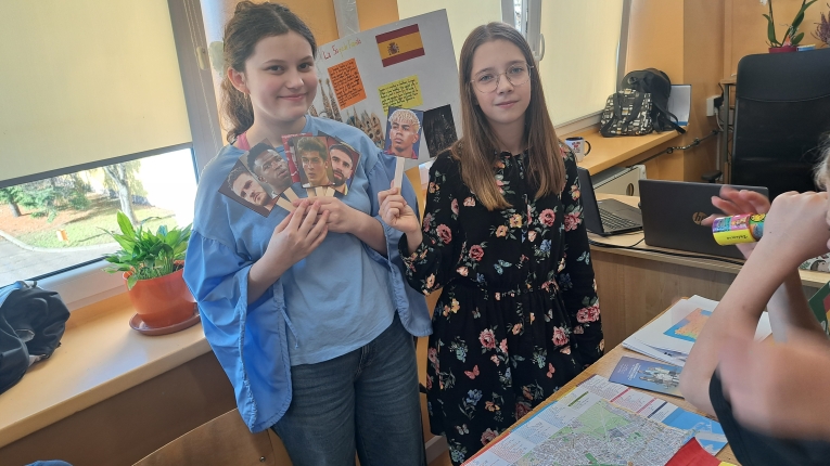 DZIE� J�ZYK�W OBCYCH